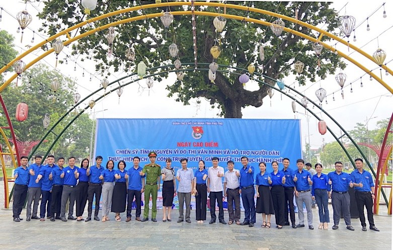 Phú Thọ: Hưởng ứng Ngày cao điểm Chiến sỹ tình nguyện vì đô thị văn minh và hỗ trợ người dân thực hiện dịch vụ công trực tuyến, giải quyết thủ tục hành chính