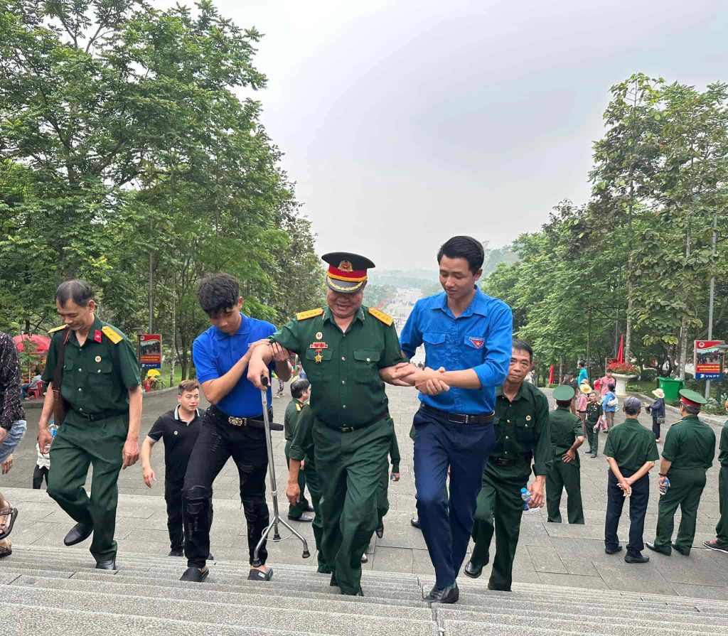 Tuổi trẻ Phú Thọ tích cực tham gia các hoạt động tình nguyện phục vụ Giỗ tổ Hùng Vương năm 2024