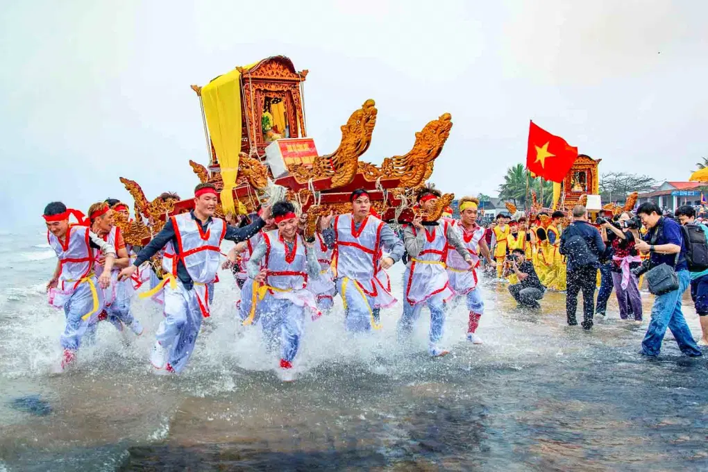 Cảnh giác chiêu bài lợi dụng hiện tượng “lệch chuẩn” trong lĩnh vực văn học nghệ thuật để bảo vệ nền tảng tư tưởng của Đảng