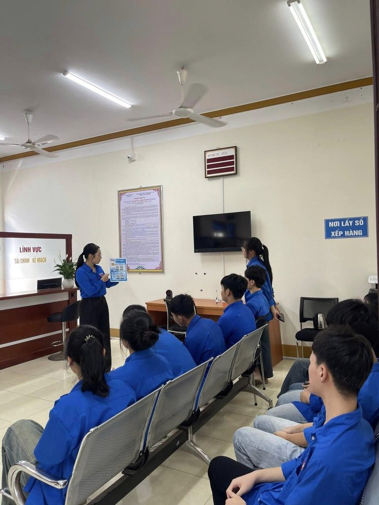 TỈNH ĐOÀN TRIỂN KHAI MÔ HÌNH “BÌNH DÂN HỌC VỤ SỐ” HỖ TRỢ VẬN HÀNH CHÍNH QUYỀN ĐỊA PHƯƠNG 2 CẤP TẠI XÃ HẠ HÒA