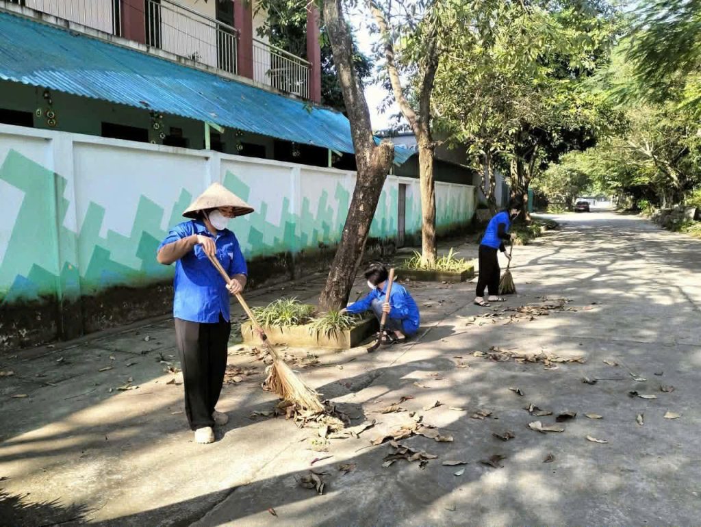 PHƯỜNG HÒA BÌNH RA QUÂN NGÀY CAO ĐIỂM TÌNH NGUYỆN XÂY DỰNG ĐÔ THỊ VĂN MINH