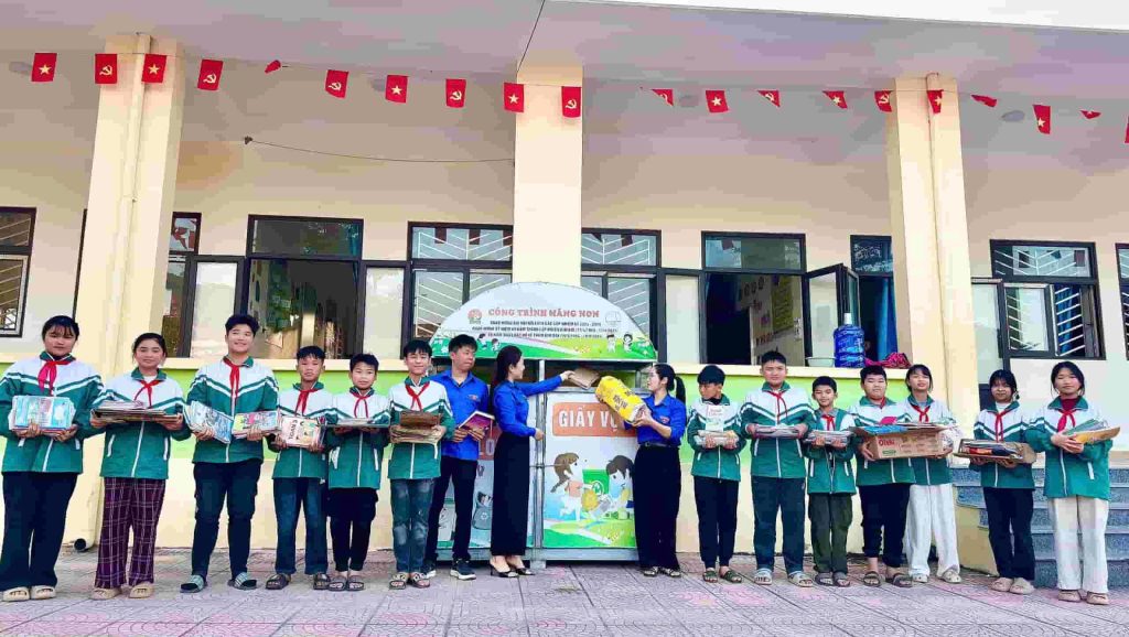 TỈNH ĐOÀN PHÚ THỌ TRIỂN KHAI CÔNG TRÌNH MĂNG NON “PHÒNG CHỐNG RÁC THẢI NHỰA” TẠI XÃ KIM BÔI