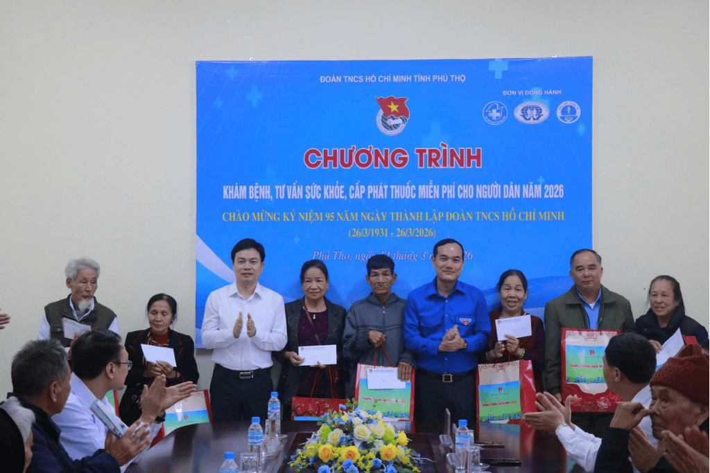 CHƯƠNG TRÌNH KHÁM BỆNH, TƯ VẤN SỨC KHOẺ VÀ TẶNG QUÀ CHO NGƯỜI DÂN CÓ HOÀN CẢNH KHÓ KHĂN