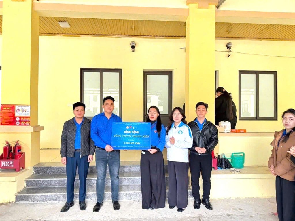 CLB SINH VIÊN 5 TỐT PHÚ THỌ: Tổ chức chương trình tình nguyện “Nâng bước chân em” năm học 2025 – 2026
