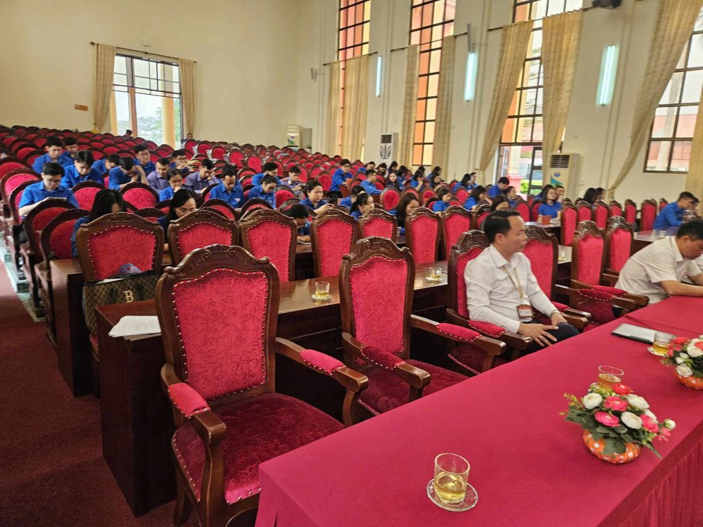 HỘI SINH VIÊN PHÚ THỌ: Tổ chức sinh hoạt chuyên đề cung cấp thông tin tình hình an ninh, chính trị của đất nước, khu vực, thế giới cho sinh viên