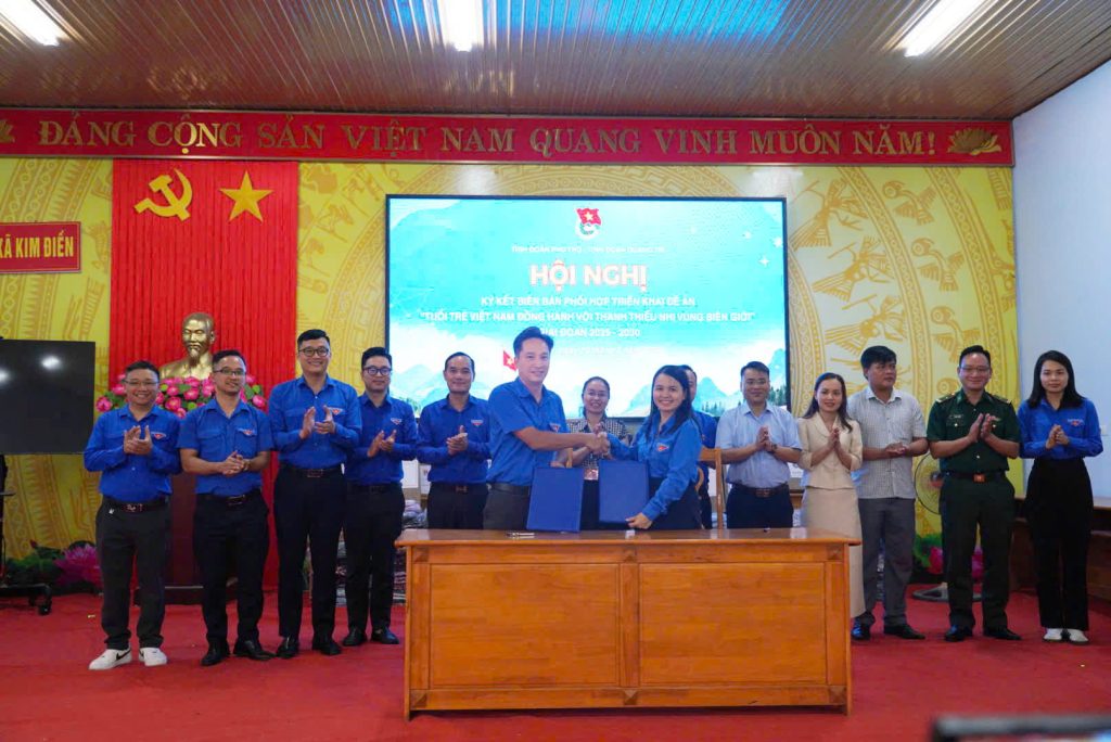 Tỉnh Đoàn Phú Thọ hỗ trợ nguồn lực 300 triệu đồng cho 7 xã biên giới Quảng Trị